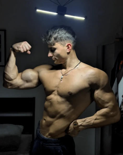Physique photo shot with IRONLUME by Jordan W.