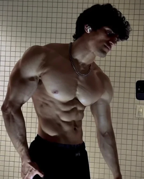 Physique photo shot with IRONLUME by Marcus T.